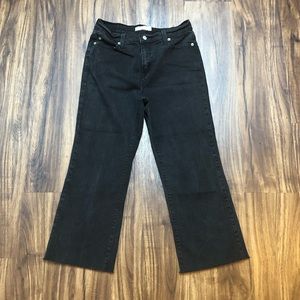 Levi’s High-Waisted Black Capri Jeans
